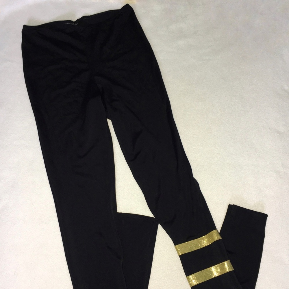 Black leggings with golden accent
